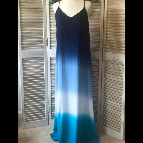 ✴️LAST ONE✴️ MEDIUM -BLUE & WHITE OMBRÉ DIP MAXI DRESS - Picture 7 of 8